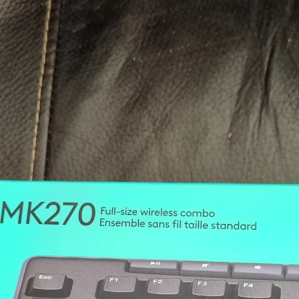 Logitech MK270 Wireless Combo in Black and Teal Box